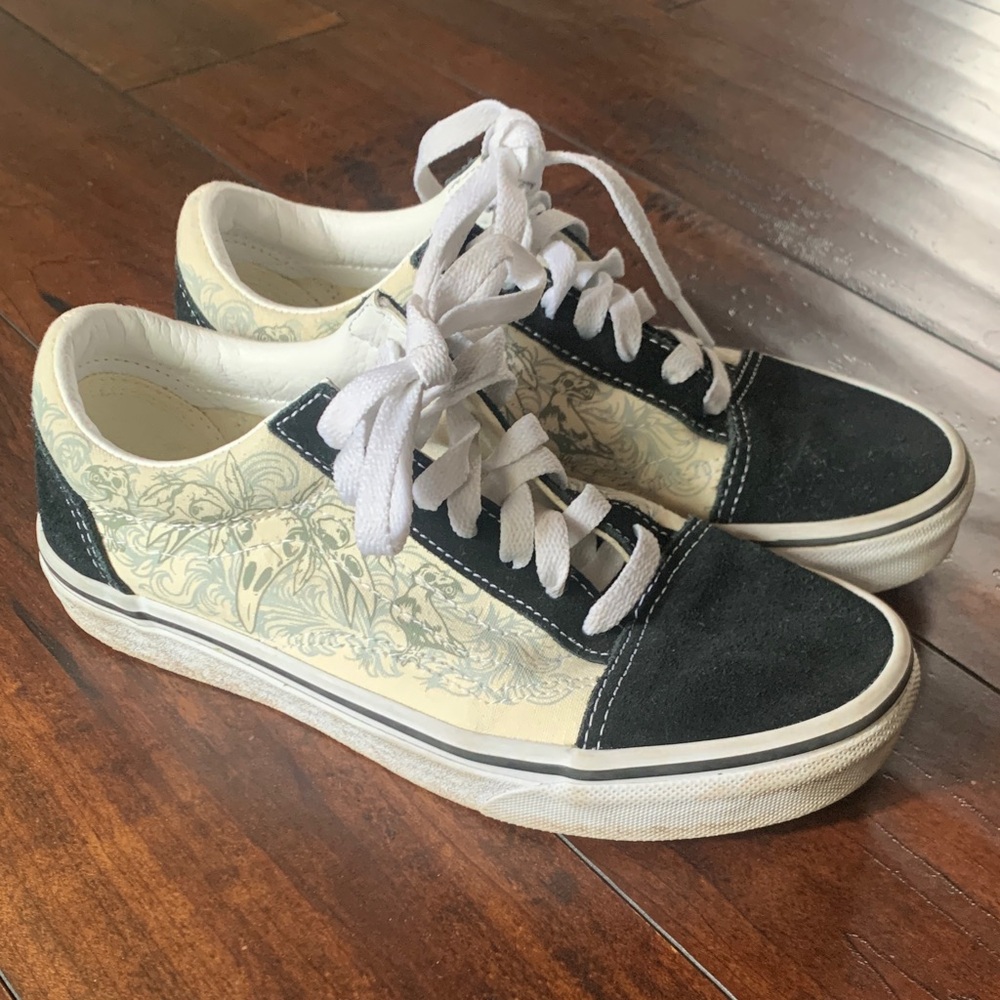 VANS - Classic Low-Top Sneakers in Black and Cream - Women's